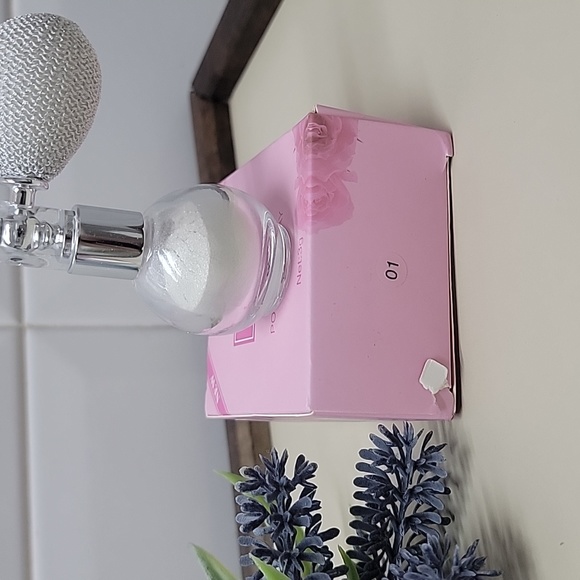 Glitter Body Power. Glam up your look with highly Reflective  Glitter BodyPower - Picture 4 of 11